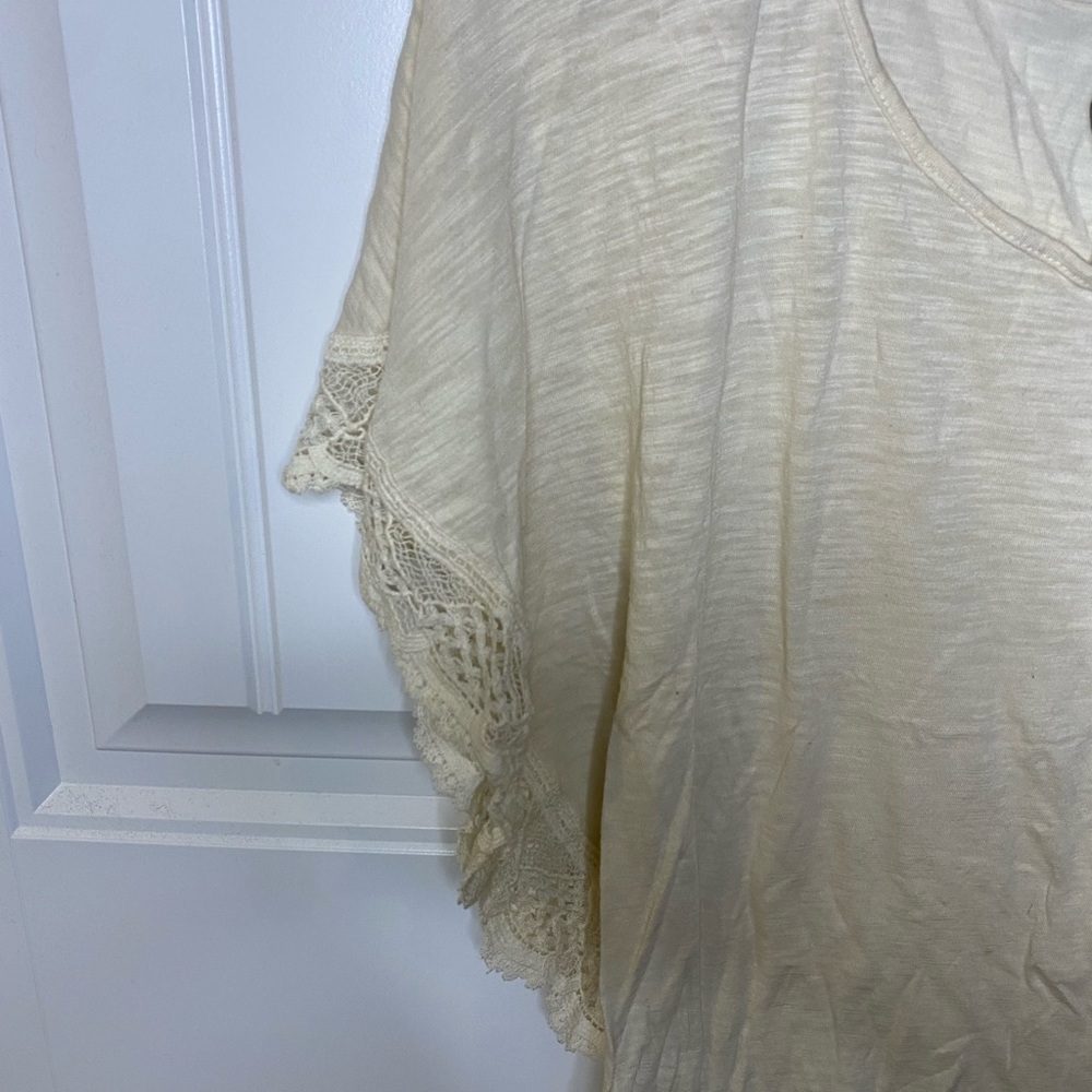 Lauren Conrad Cream Top with lace detail - Picture 5 of 7